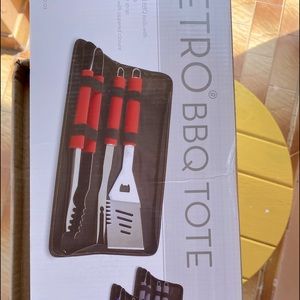 Metro Barbecue Set with Tote